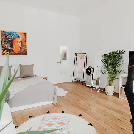 Sleek Minutes Away From Deutsches Eck Apartamento