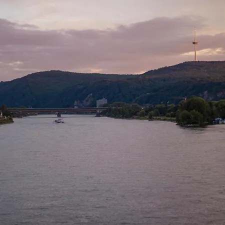 Apartamento Sleek Minutes Away From Deutsches Eck Coblença