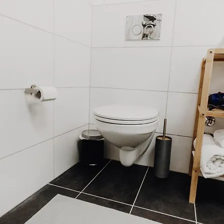 Апартаменты Sleek Minutes Away From Deutsches Eck