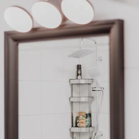 Apartment Sleek Minutes Away From Deutsches Eck *