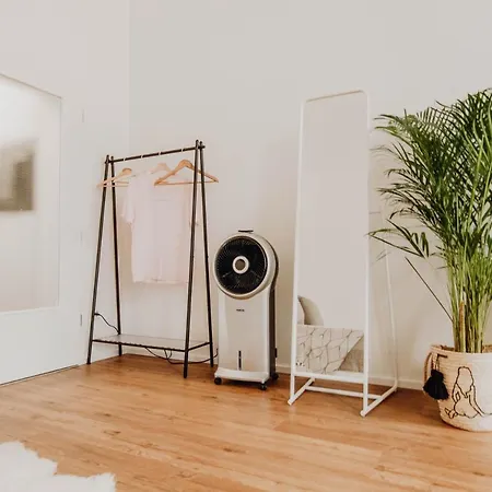 Sleek Minutes Away From Deutsches Eck Apartment