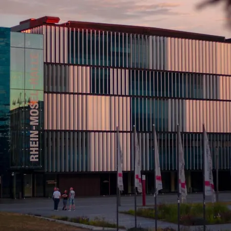 Sleek Minutes Away From Deutsches Eck *