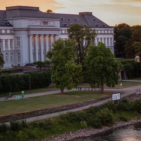 Sleek Minutes Away From Deutsches Eck * Coblença