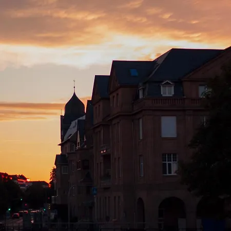 Апартаменты Sleek Minutes Away From Deutsches Eck *