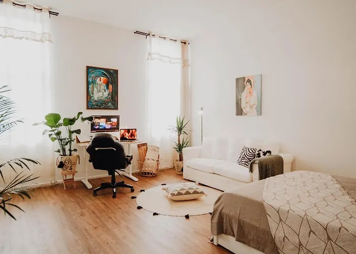 Sleek Minutes Away From Deutsches Eck *