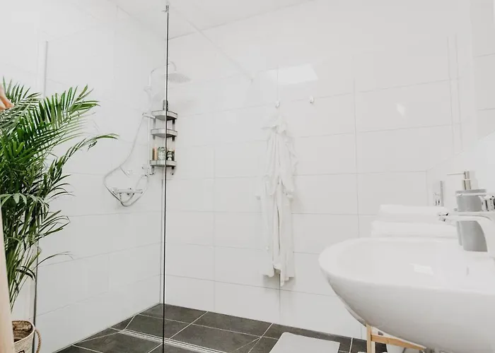 Sleek Minutes Away From Deutsches Eck Apartamento Coblença