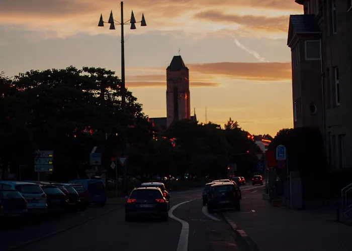 Sleek Minutes Away From Deutsches Eck Appartamento