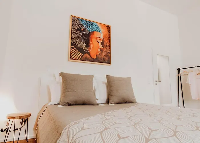 Sleek Minutes Away From Deutsches Eck Coblença