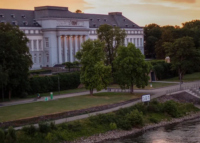 Sleek Minutes Away From Deutsches Eck * Coblença